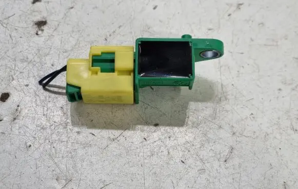 Audi Q7 4L Airbag deployment crash/impact sensor 1K0909606C 5WK43544