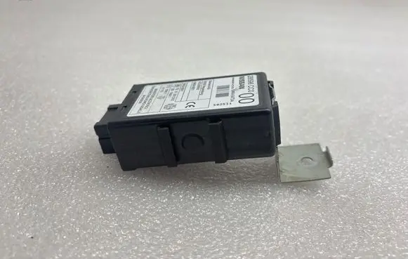 Nissan X-Trail T30 Door central lock control unit/module 28596CC000
