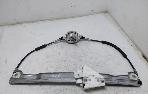 Rear door manual window regulator