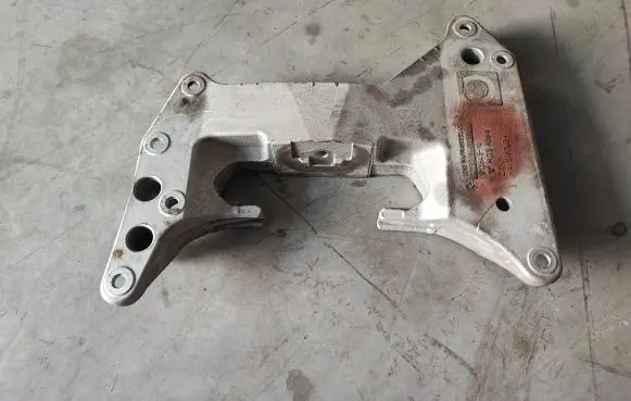 BMW 5 G30 G31 Gearbox mounting bracket 9485331