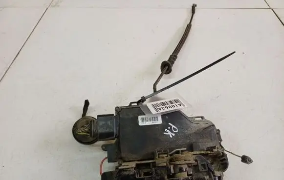 Skoda Octavia Mk2 (1Z) Front door lock 3D1837015