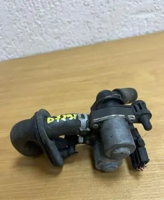Mercedes-Benz E W210 Coolant heater control valve 0235451628 D7298