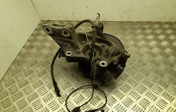 Toyota Prius (XW30) Front wheel hub