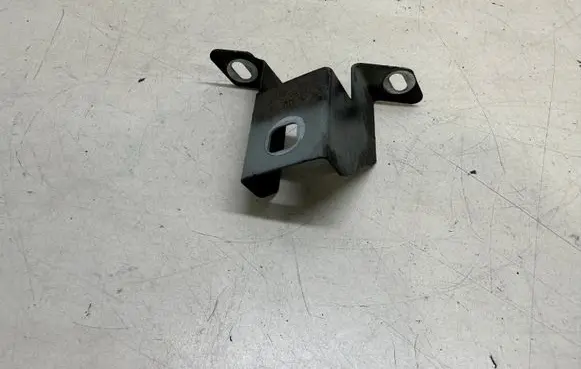 Porsche Cayenne (92A) Fender mounting bracket 7P5821162