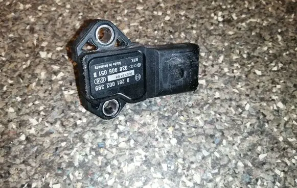 Volkswagen Touran II Air pressure sensor 0281002399 038906051B
