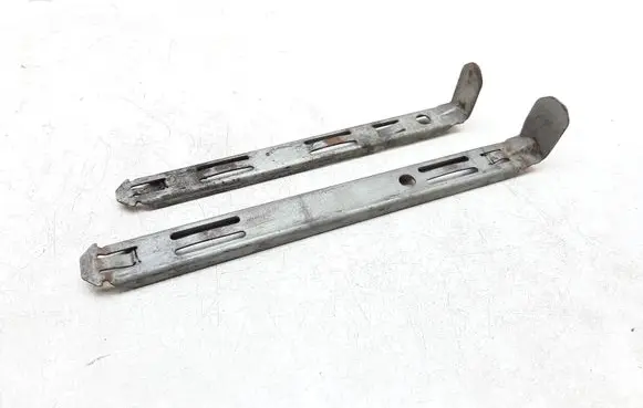 Headlight/headlamp mounting bracket