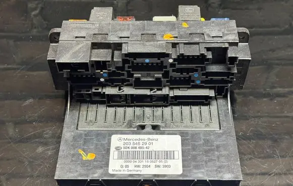 Mercedes-Benz C W203 SAM control unit 2035452901 5DK00848542