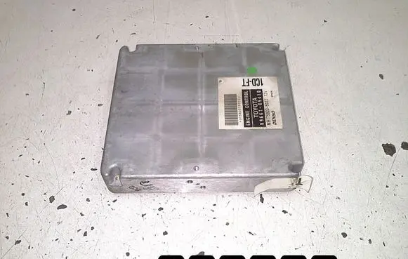 Toyota Avensis T220 Engine control unit/module 8966105410