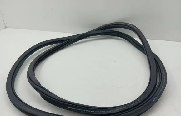 Volkswagen Tiguan Front door rubber seal 5NA867912B