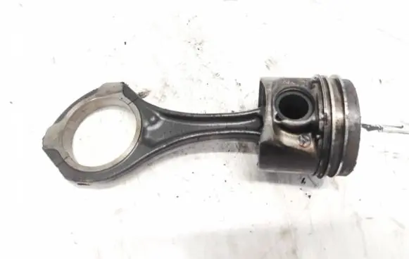 Mercedes-Benz CLS C219 Piston with connecting rod