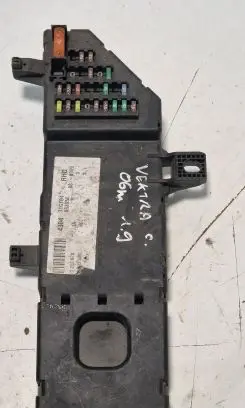 Opel Signum Fuse module 13223678 063556 9023266