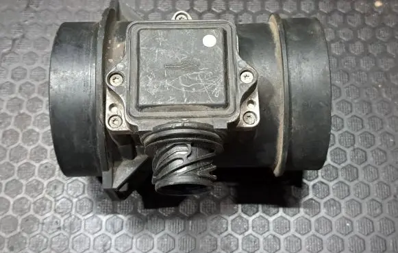 BMW 5 E39 Mass air flow meter 1703275