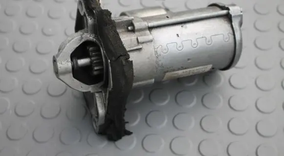Nissan X-Trail T32 Starter motor 233003359R