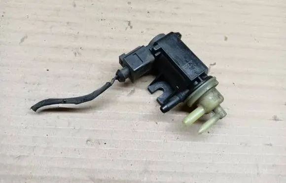 Volkswagen PASSAT B7 Turbo solenoid valve 1K0906627B 4011464A