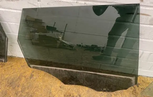 Land Rover Range Rover Sport L494 Rear door window glass