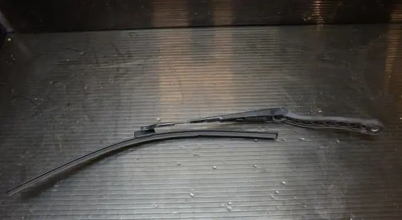 Mercedes-Benz E W212 Front wiper blade arm