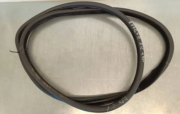 Land Rover Evoque I Front door rubber seal