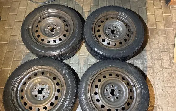 Toyota Avensis T250 R16 steel rim 