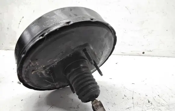 Toyota RAV 4 (XA20) Brake booster 13101013920