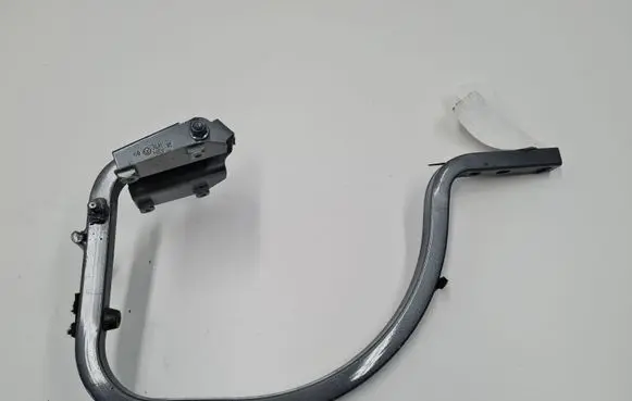 Volkswagen Jetta VI Tailgate/trunk/boot hinge 5C6827302D