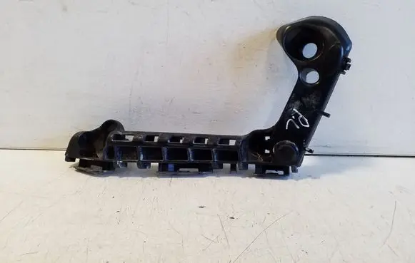 Front bumper mounting bracket