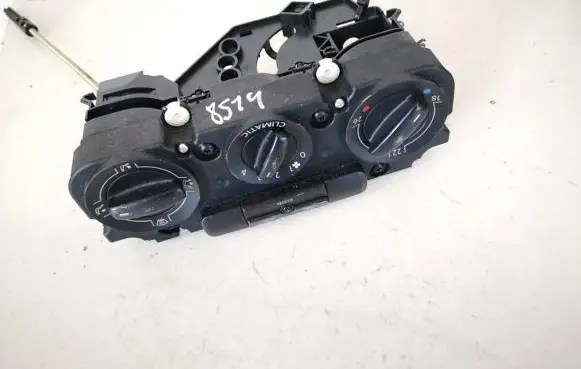 Volkswagen Jetta V Climate control unit