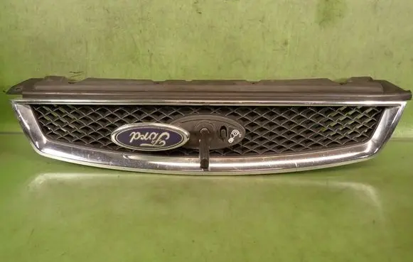 Ford Focus Front bumper upper radiator grill 4M51-8200BG