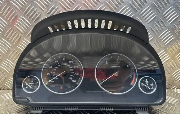 Speedometer (instrument cluster)