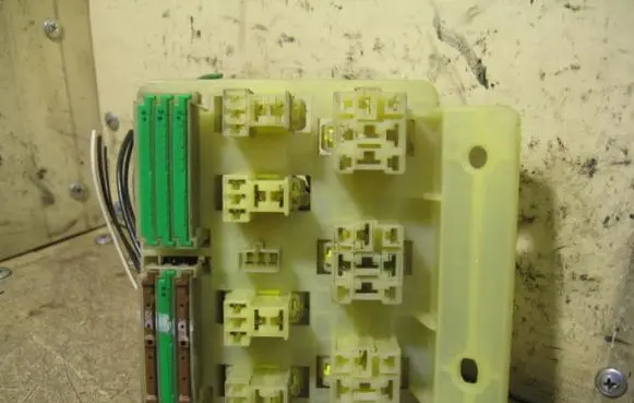 Volvo S40, V40 Fuse module