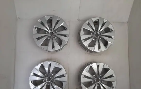 Audi Q8 R19 alloy rim 4M8601025