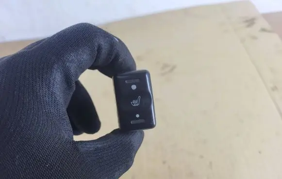 Opel Frontera B Seat heating switch M17321