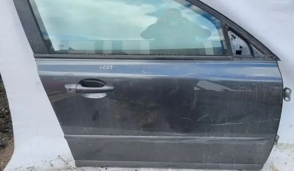Volvo V50 Front door pilkos