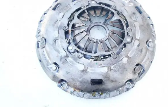 Volkswagen PASSAT B6 Pressure plate 124035410