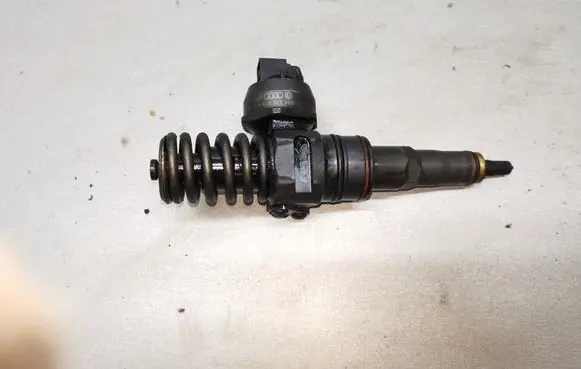 Volkswagen PASSAT B5.5 Fuel injector 038130073AR 0414720214