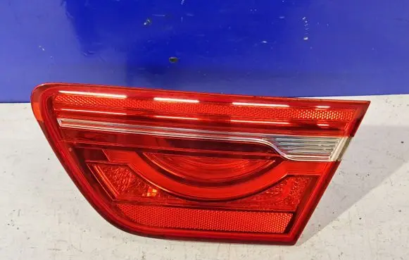 Tailgate rear/tail lights