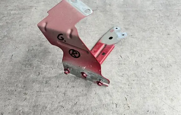 Maserati Ghibli Fender mounting bracket