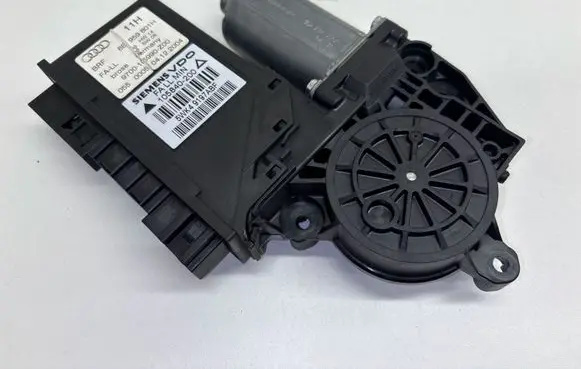 Audi A4 S4 B7 8E 8H Front door window regulator motor 8E1959801H