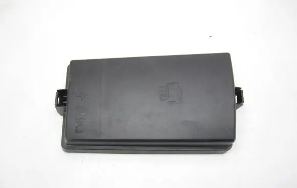 Volkswagen PASSAT B8 Fuse box cover 5Q0937132B