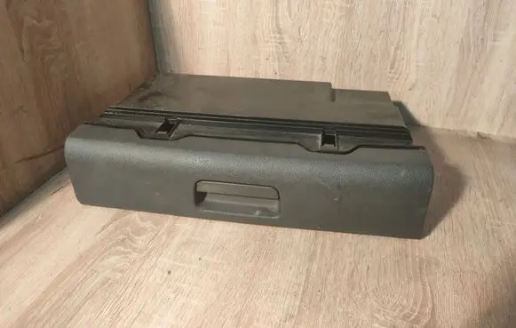 Volkswagen Touran I Glove box 1T0881580C