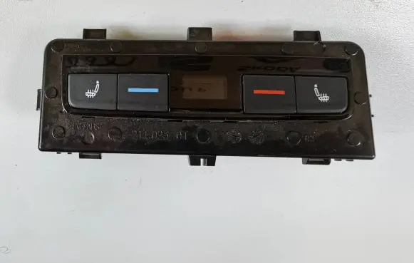 Volkswagen PASSAT B8 Climate control unit 3G0907049E 23100HX8