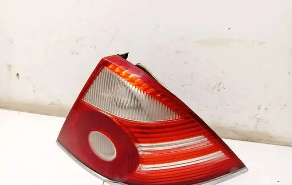 Ford Mondeo Mk III Rear/tail lights 1S7113404A
