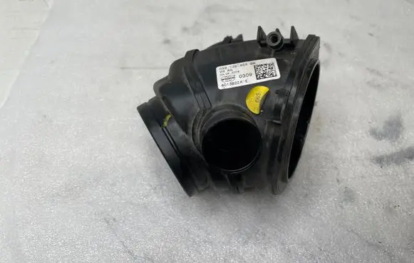 Volkswagen Touareg III Turbo air intake inlet pipe/hose 059129955BB 4013822AE