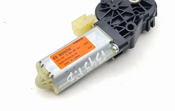 Mazda CX-5 II Seat adjustment motor 7116A8398 0390203833 PU25LG101