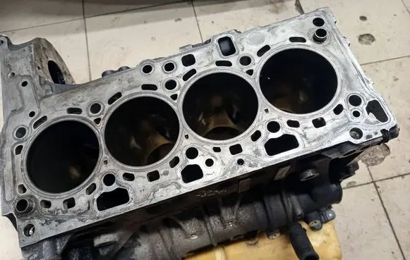 BMW 5 F10 F11 Engine block 781059603 K0222220 103565