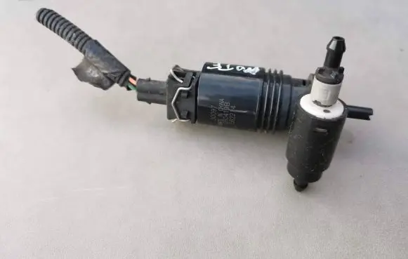 Nissan Note (E11) Windscreen/windshield washer pump