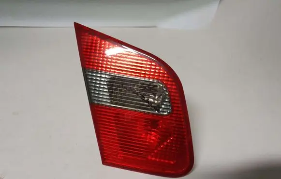 Mitsubishi Carisma Tailgate rear/tail lights