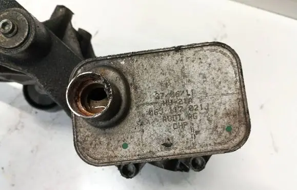 Skoda Superb B6 (3T) Engine oil radiator 06j117021j hu-21a