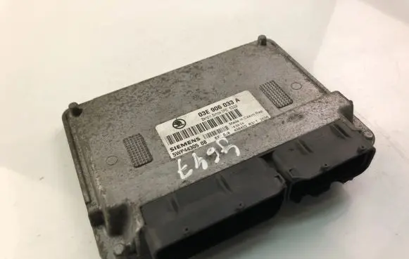 Skoda Fabia Mk1 (6Y) Engine control unit/module ECU 03E906033A