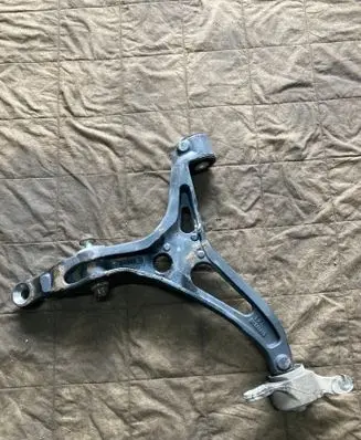 Mercedes-Benz R W251 Front lower control arm/wishbone 060009108