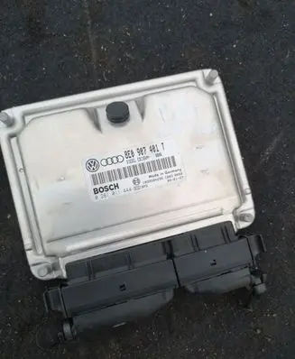 Volkswagen PASSAT B5.5 Engine control unit/module 8E0907401T